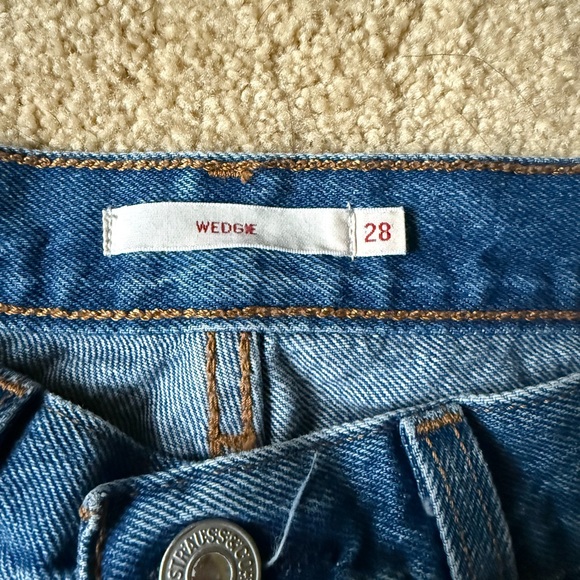 Levi’s wedgie jeans with distressing medium wash size 28 - Picture 6 of 10